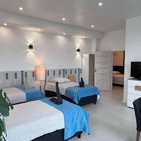 Azyl Hotel Legnica Bagian luar foto