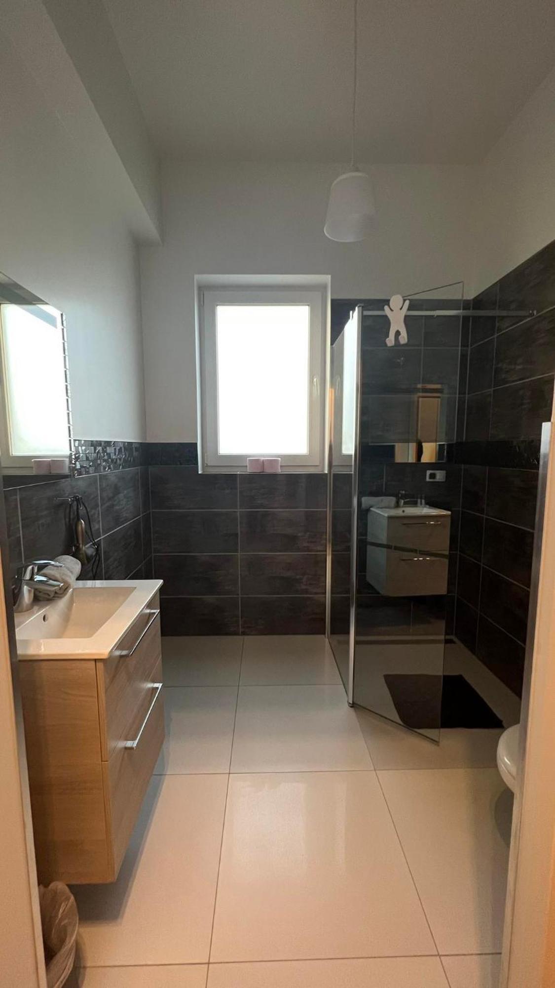 Azyl Hotel Legnica Bagian luar foto