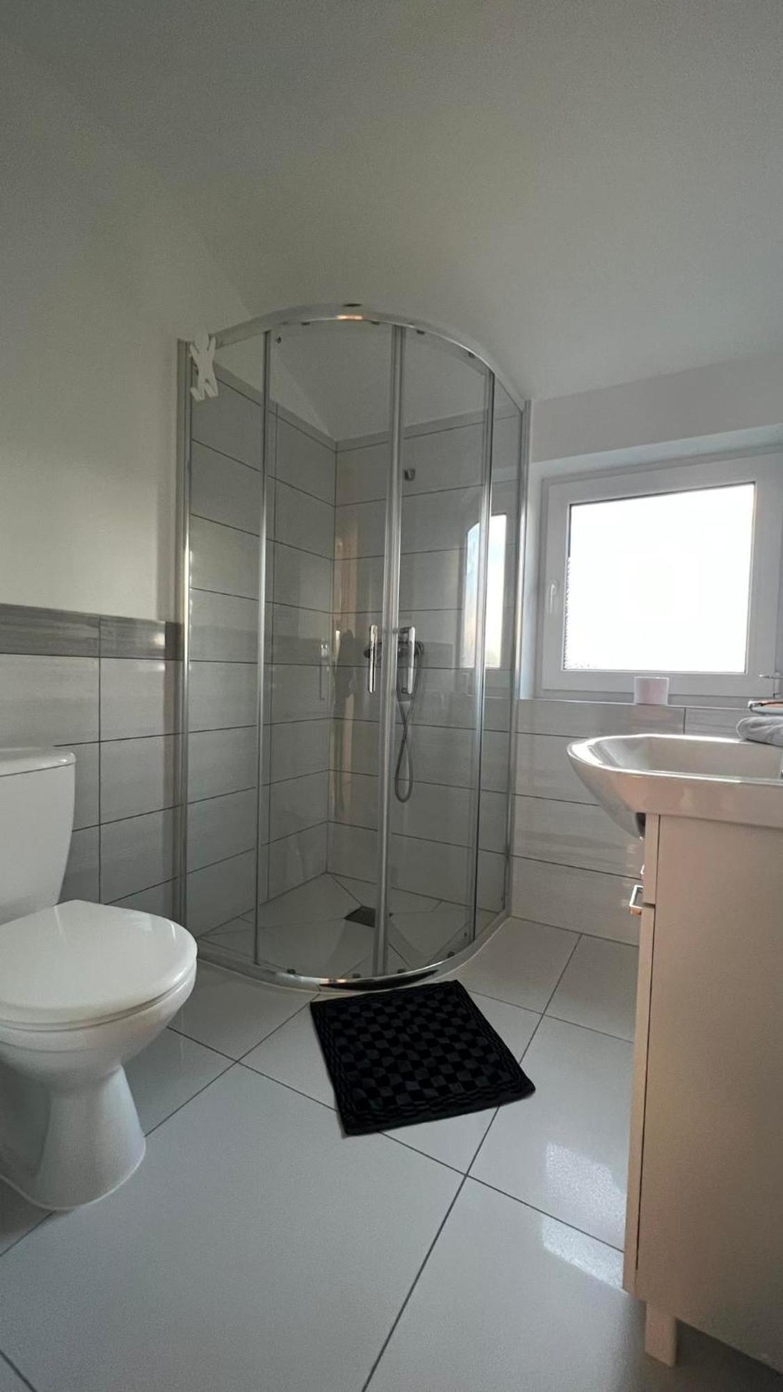 Azyl Hotel Legnica Bagian luar foto