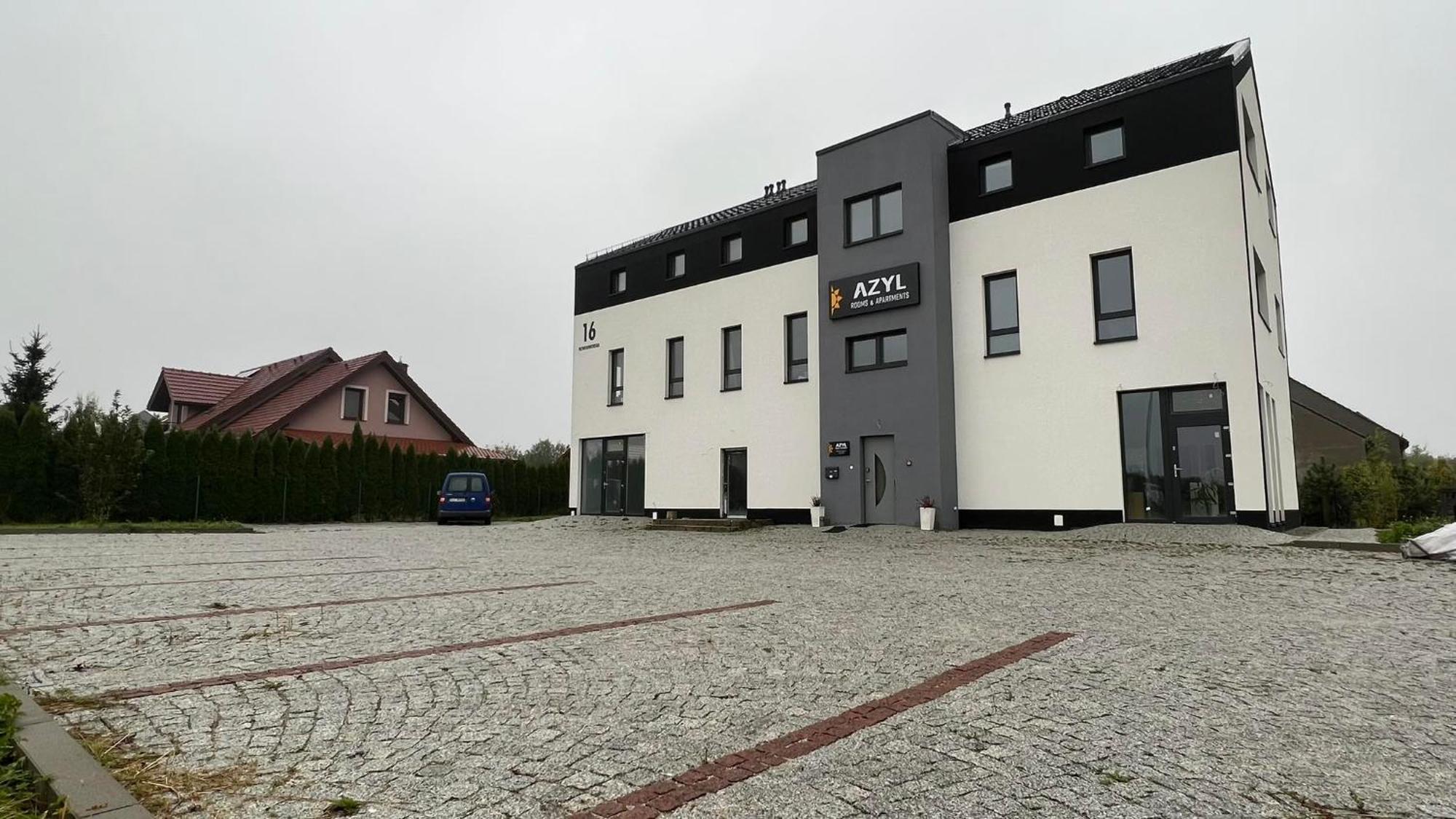 Azyl Hotel Legnica Bagian luar foto
