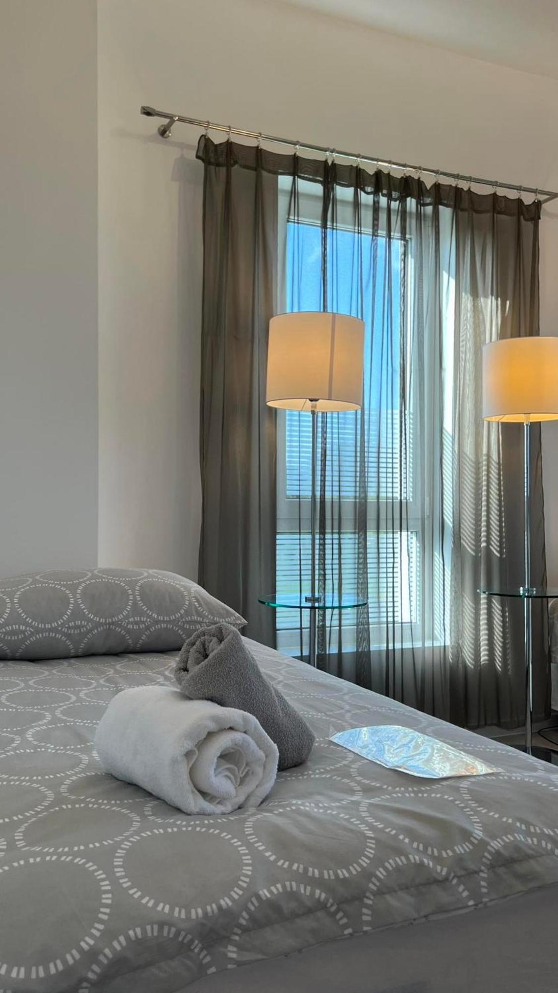 Azyl Hotel Legnica Bagian luar foto