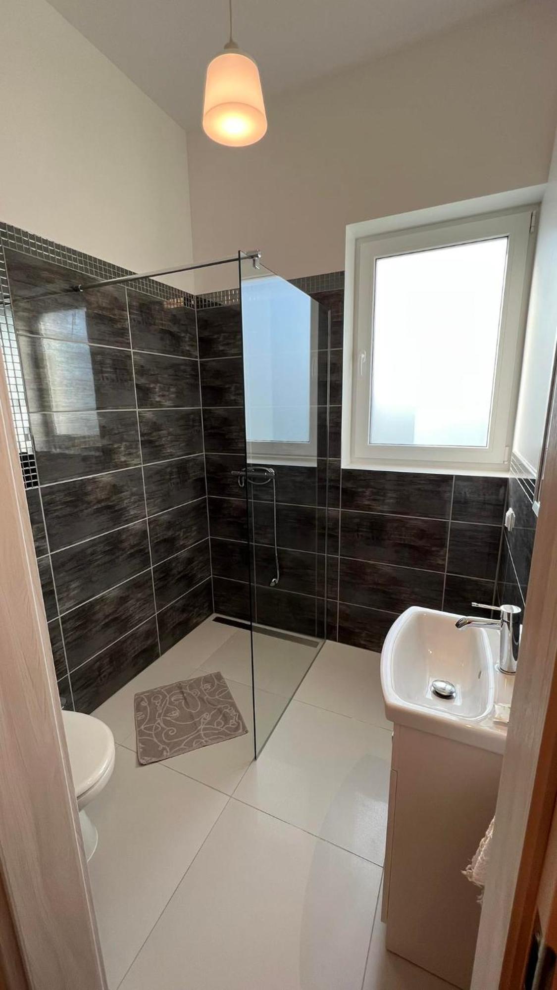 Azyl Hotel Legnica Bagian luar foto