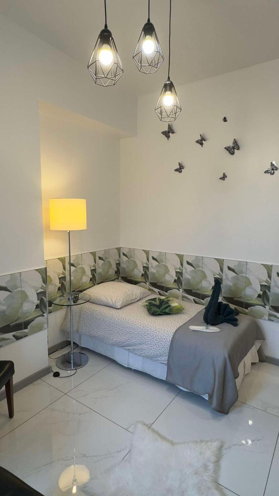 Azyl Hotel Legnica Bagian luar foto